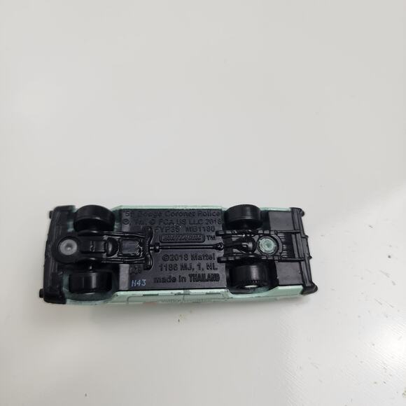 Mixed Lot of Matchbox Vehicles Various Dates 1983 to Current 5 Cars & 1 Airplane - Picture 13 of 15